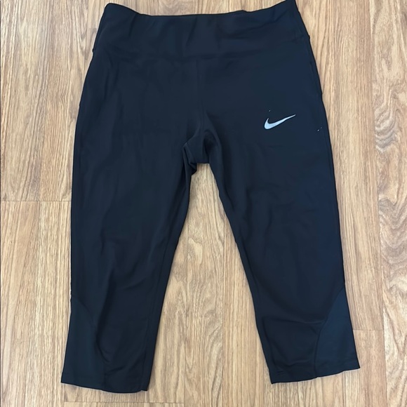 Nike Pants - Nike  Leggings capri size large L